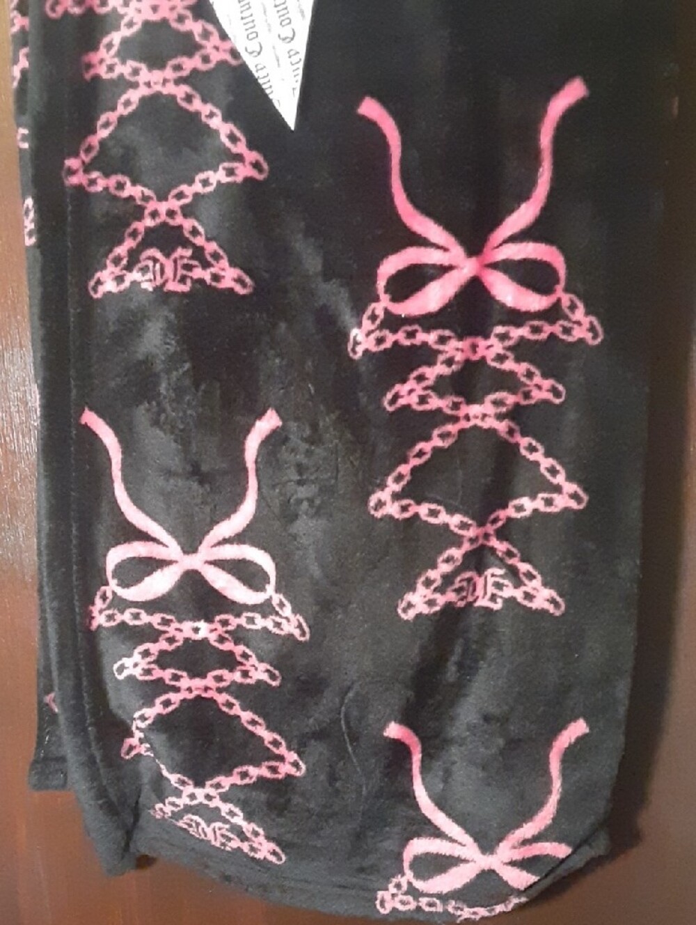 Juicy Couture Black and Pink Plush Throw with Bow & Chain Motif - Picture 5 of 5